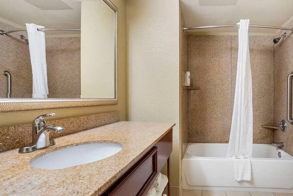 Image of Comfort Inn & Suites Mobile Near Eastern Shore Centre with hot tub in room