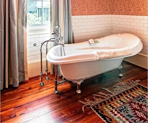 Image of Fort Conde Inn with hot tub in room