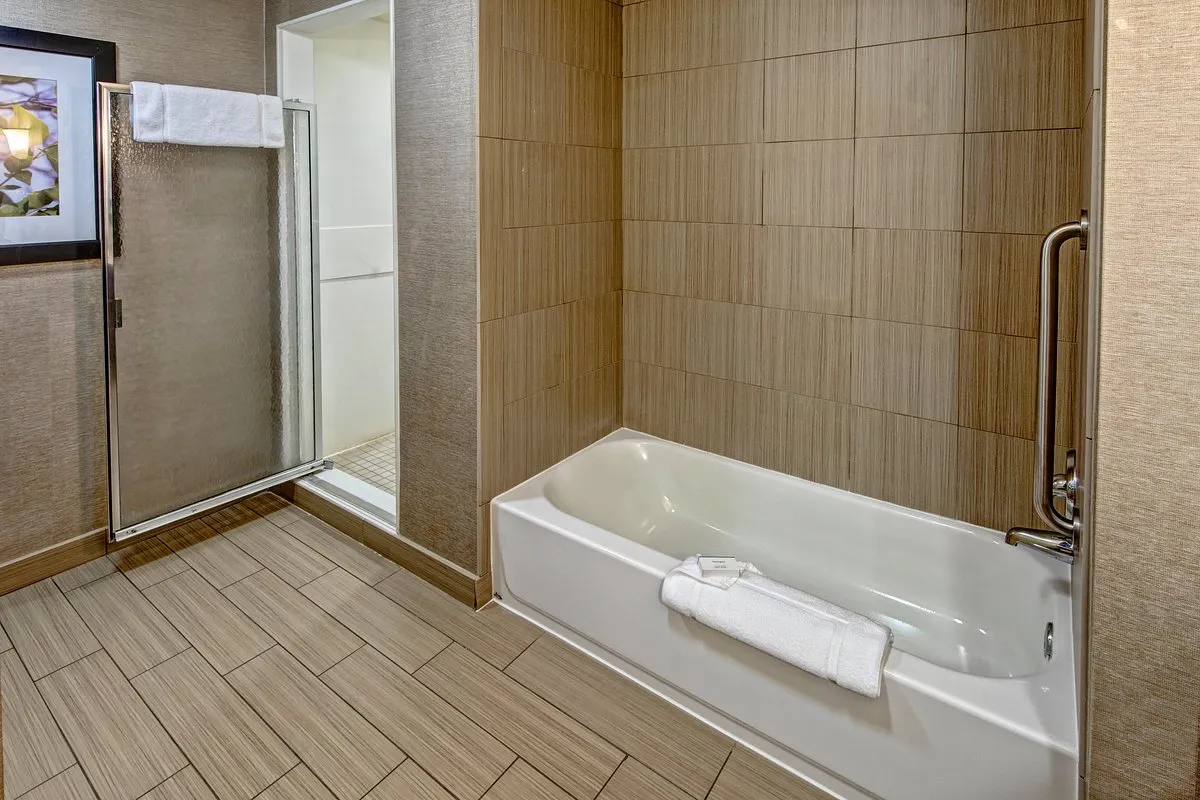 Image of Hilton Garden Inn Birmingham / Lakeshore Drive with hot tub in room