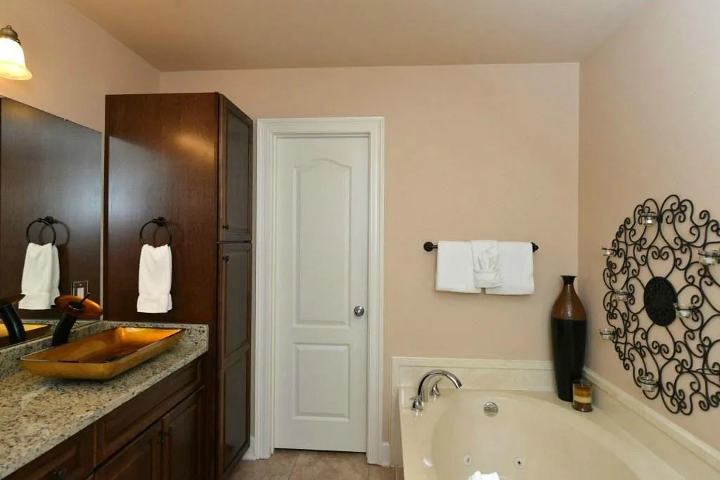 Image of Phoenix West with hot tub in room
