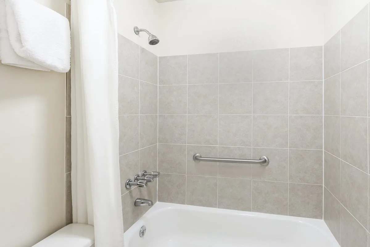 Image of Super 8 by Wyndham Gadsden AL with hot tub in room