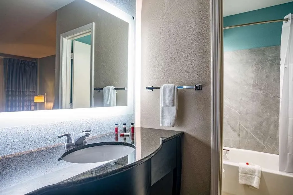 Image of Super 8 by Wyndham Mobile I-65 with hot tub in room