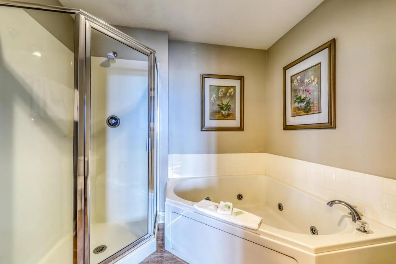 Image of The Lighthouse Condominiums with hot tub in room
