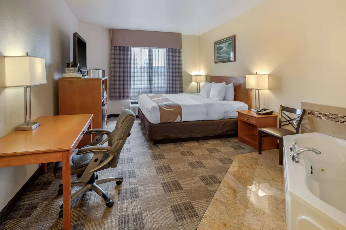 Image of Quality Inn Kenai with hot tub in room
