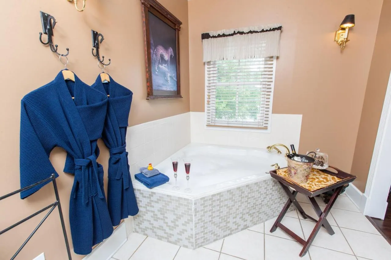 Image of Carriage Way Centennial with hot tub in room