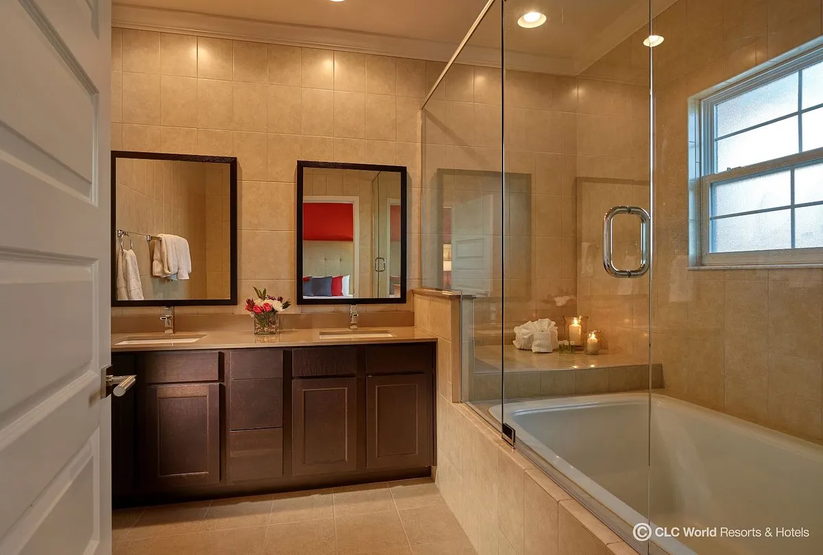 Image of CLC Regal Oaks Resort with hot tub in room