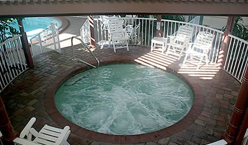 Image of Club Destin with hot tub in room