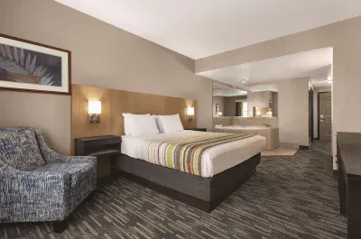 Image of Country Inn & Suites by Radisson, Panama City Beach, FL with hot tub in room