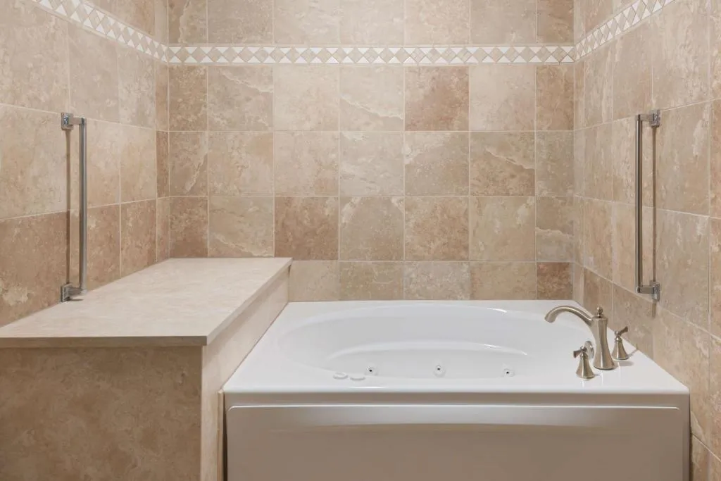 Image of Hampton Inn Ellenton with hot tub in room