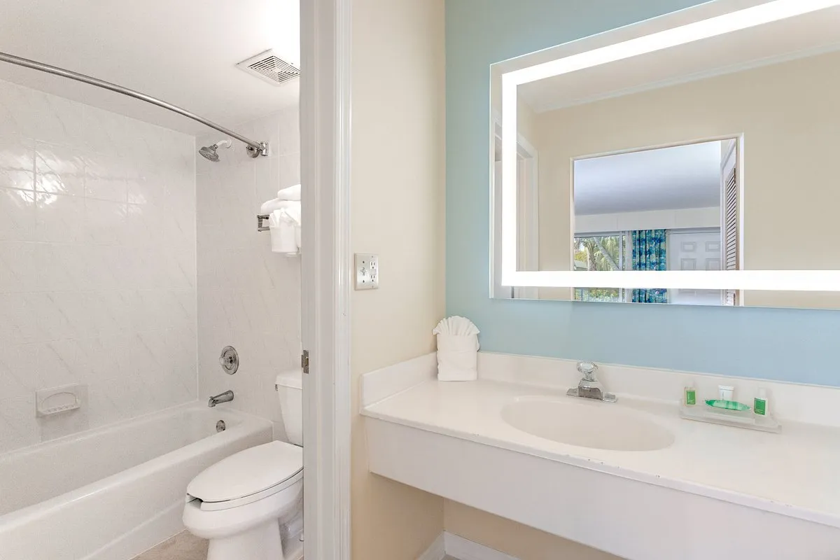 Image of Holiday Inn Key Largo, an IHG Hotel with hot tub in room