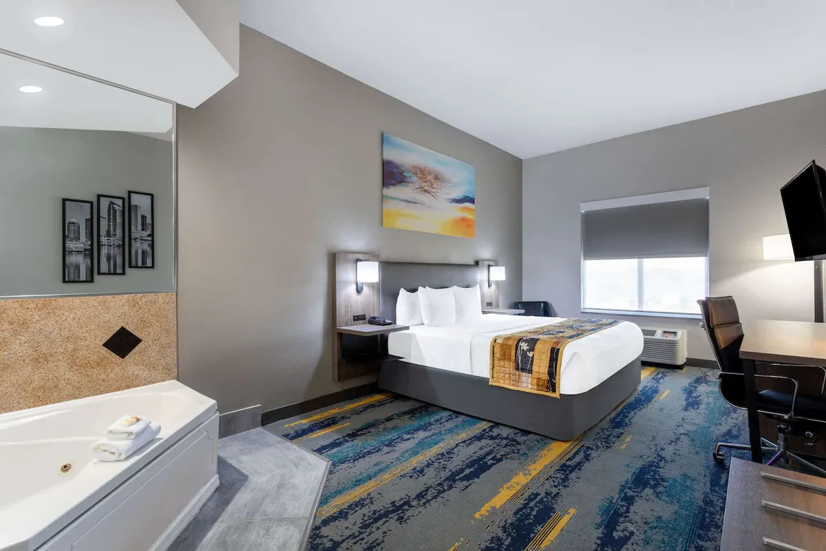 Image of La Quinta by Wyndham Tampa Central with hot tub in room