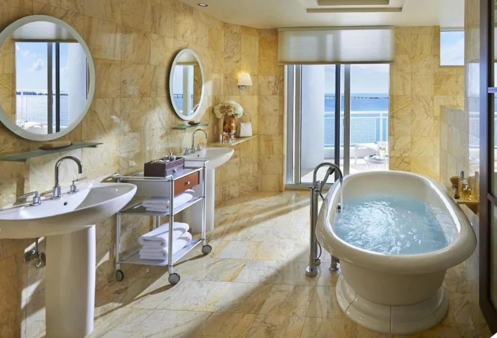 Image of Mandarin Oriental with hot tub in room
