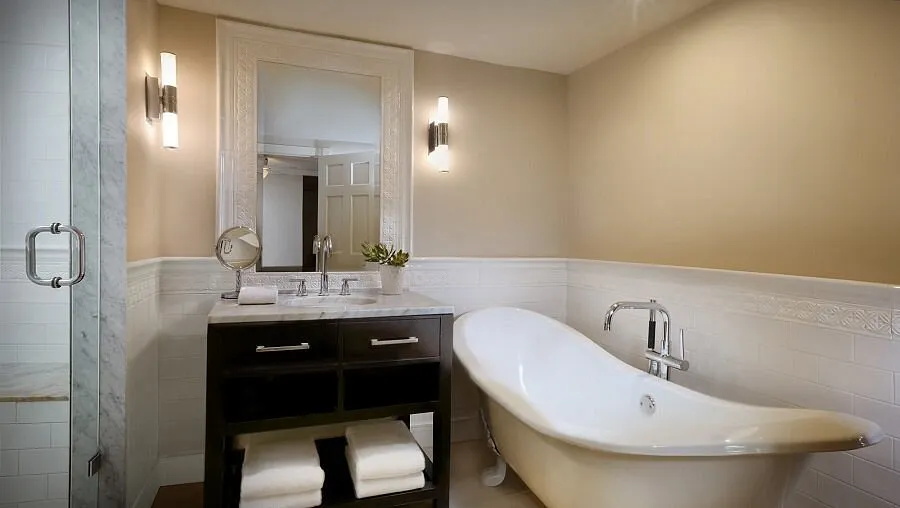Image of Southernmost Beach Resort with hot tub in room