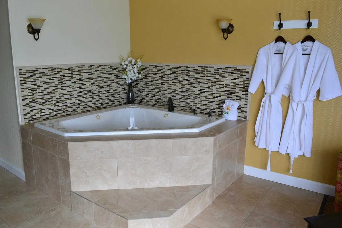 Image of Wyndham Garden Fort Walton Beach with hot tub in room