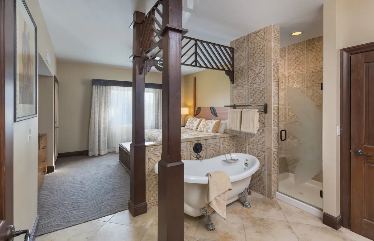 Image of Club Wyndham Kona Hawaiian Resort with hot tub in room