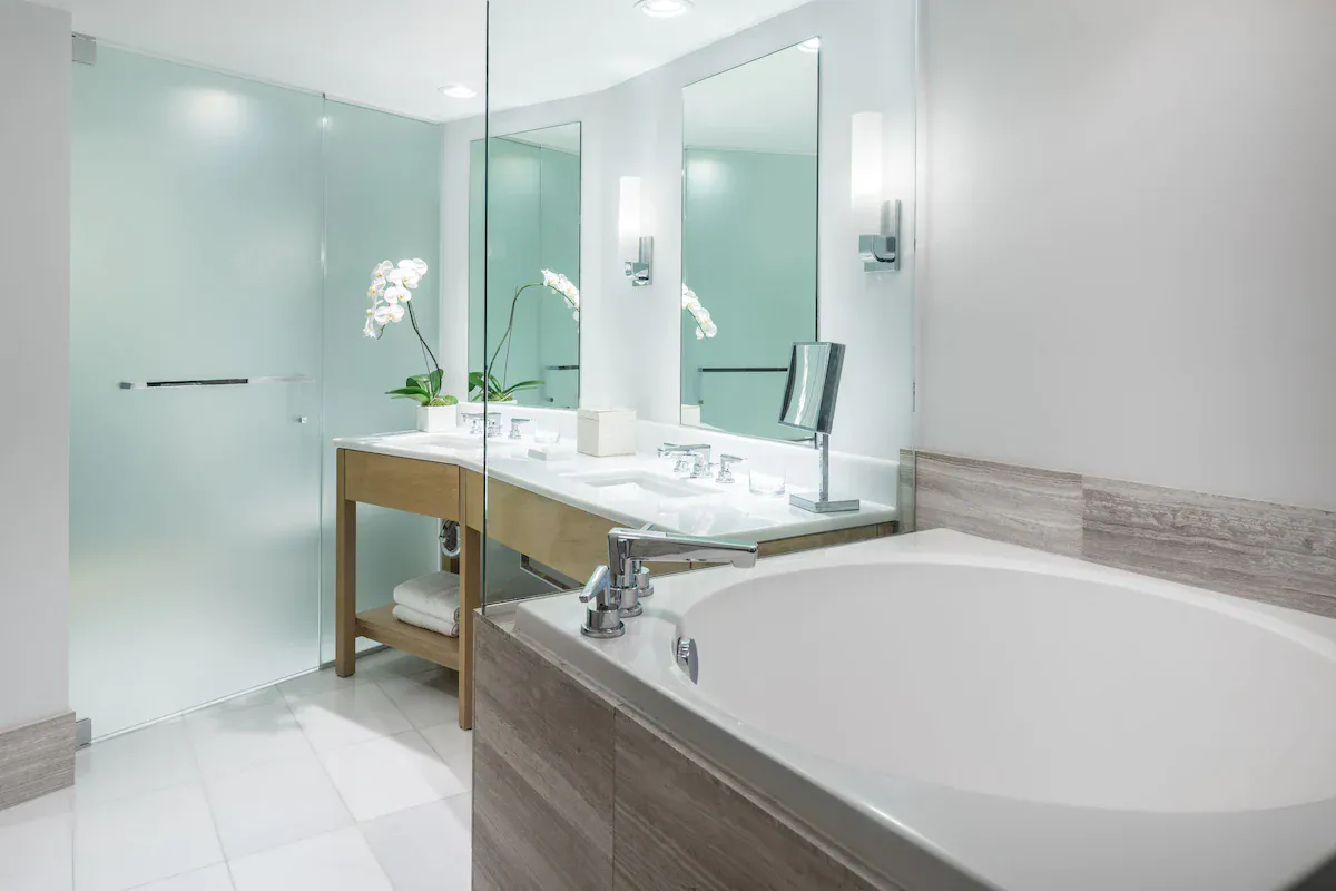 Image of The Ritz-Carlton Residences, Waikiki Beach with hot tub in room