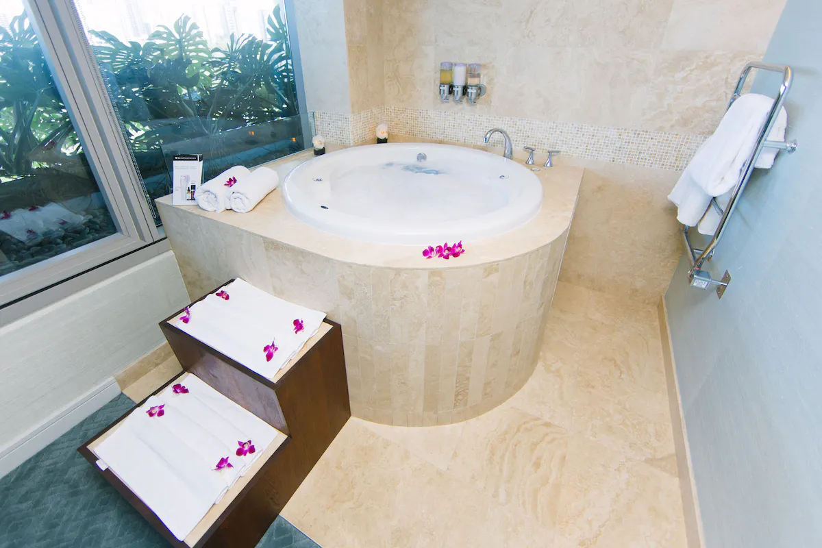Image of Trump International Hotel Waikiki with hot tub in room