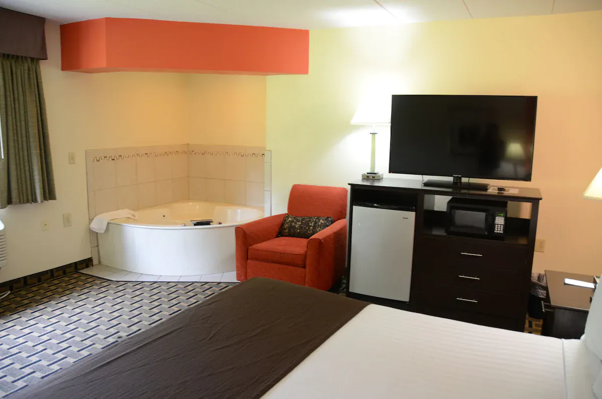 Image of AmericInn by Wyndham West Burlington with hot tub in room