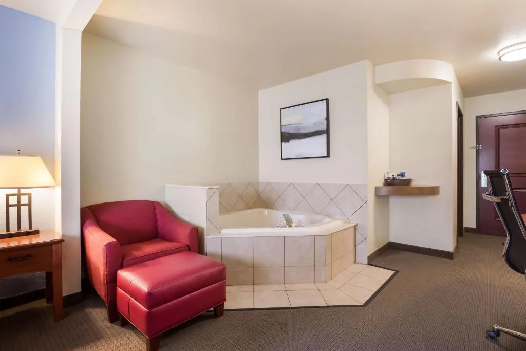 Image of Best Western Coffeyville Central Business District Inn And Suites with hot tub in room