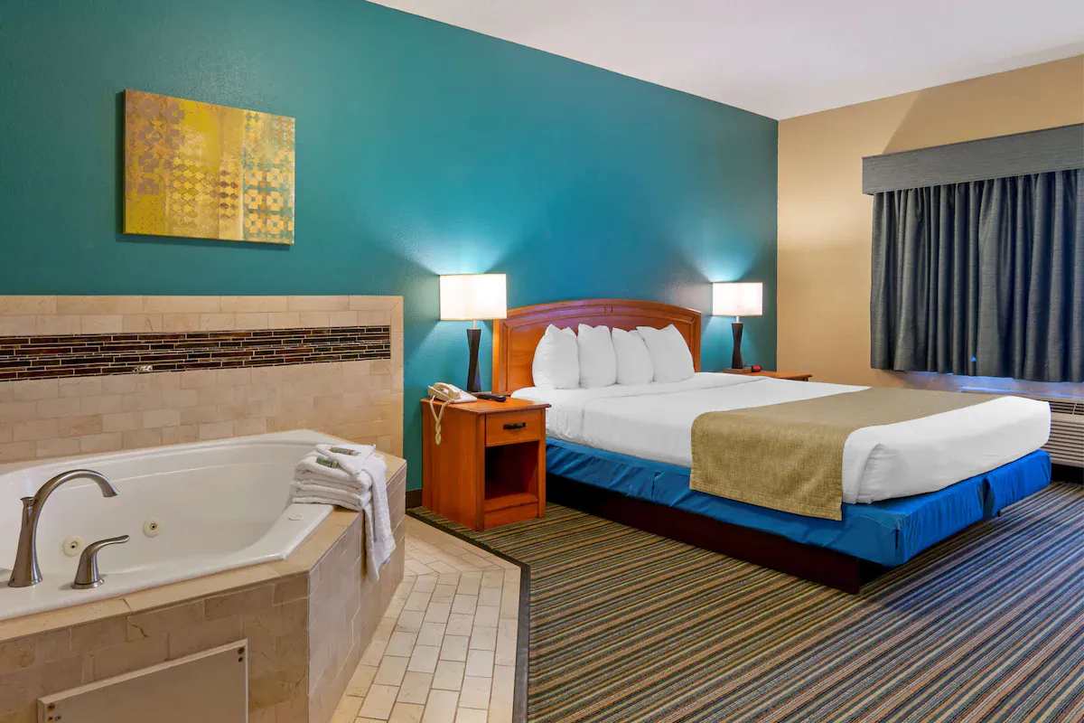 Image of Best Western Governors Inn & Suites with hot tub in room