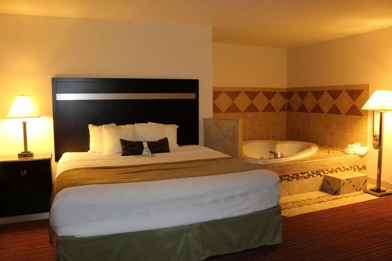 Image of Best Western Parsons Inn with hot tub in room