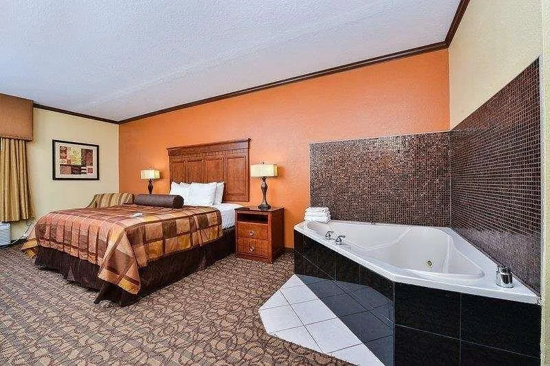 Image of Best Western Plus Midwest Inn & Suites Salina with hot tub in room