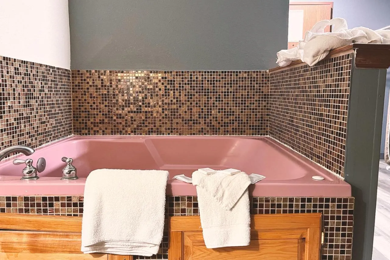 Image of Coratel Inn & Suites By Jasper Park City Wichita North with hot tub in room