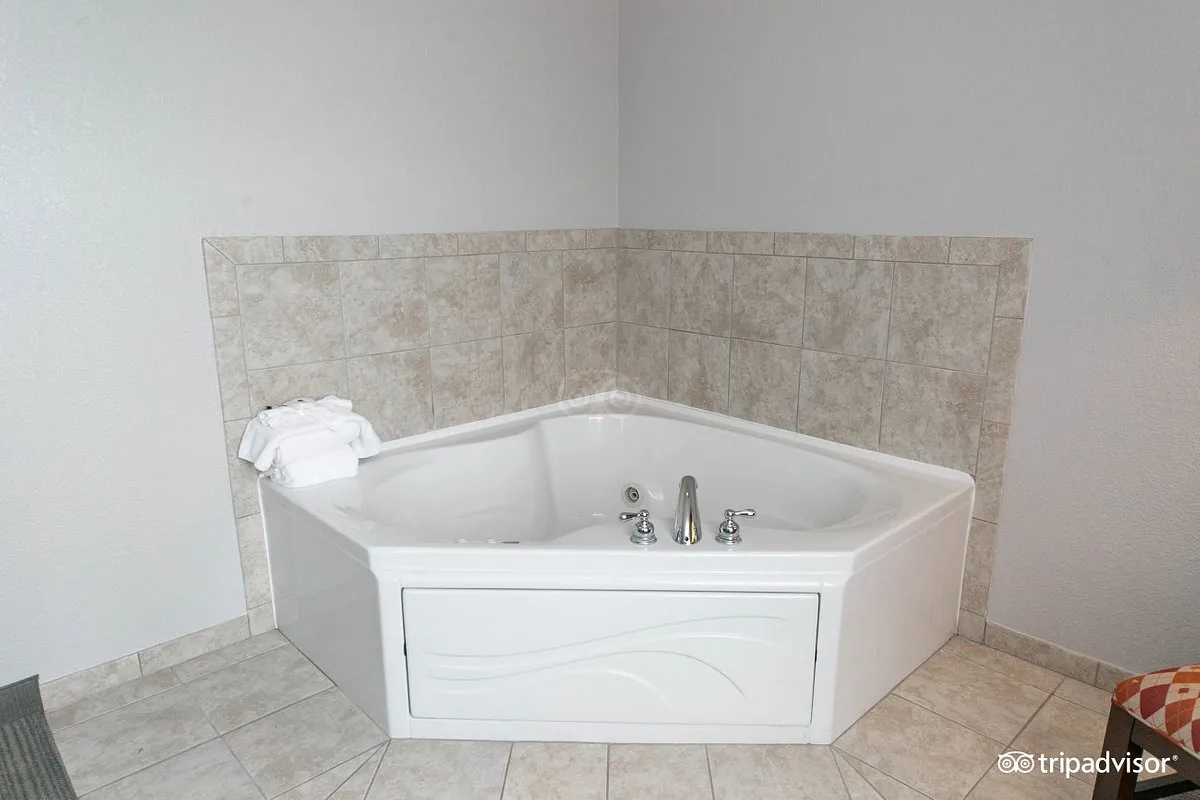 Image of Country Inn & Suites by Radisson, Kansas City at Village West, KS with hot tub in room