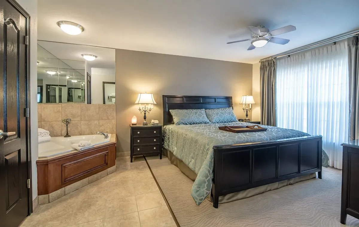 Image of Homewood Suites by Hilton @ The Waterfront with hot tub in room