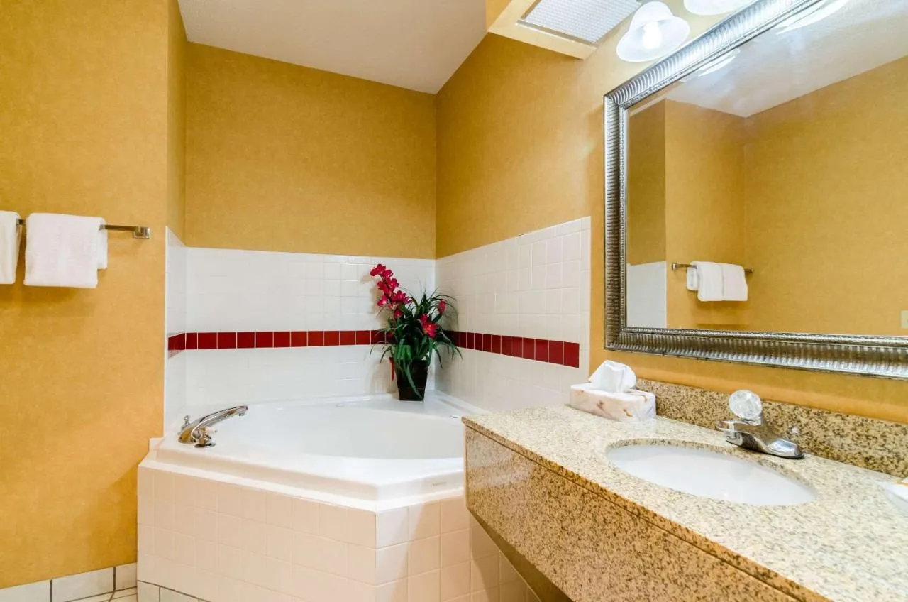 Image of Quality Inn & Suites Manhattan with hot tub in room