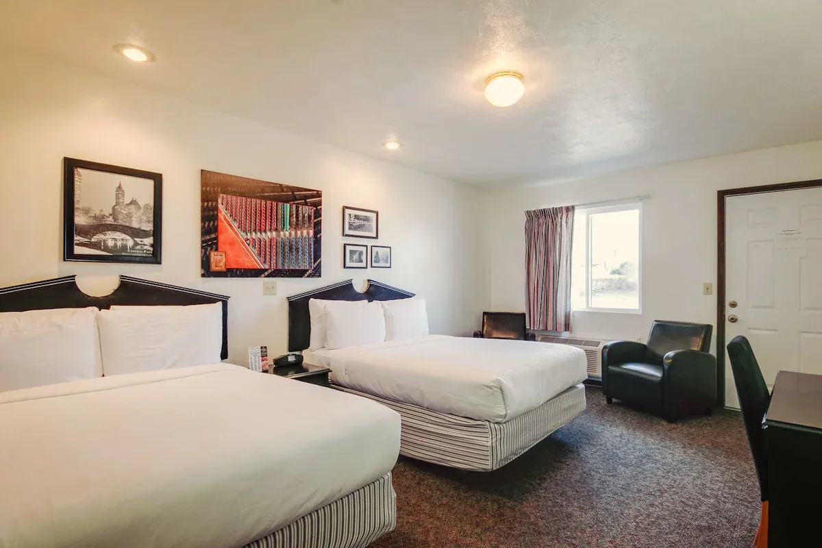 Image of Simmer Motel with hot tub in room
