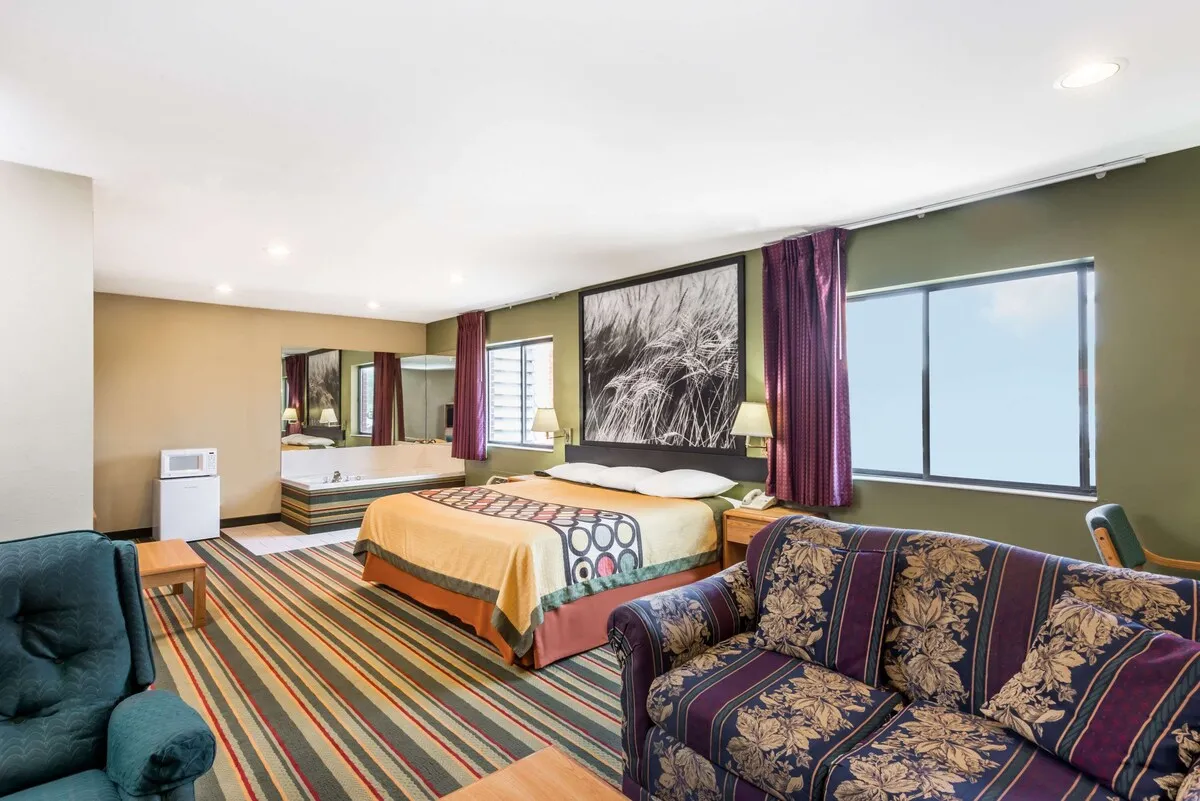 Image of Super 8 by Wyndham Chanute with hot tub in room