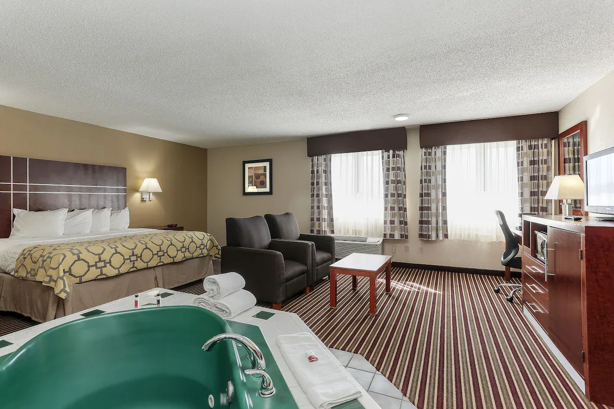 Image of Baymont by Wyndham Bowling Green with hot tub in room