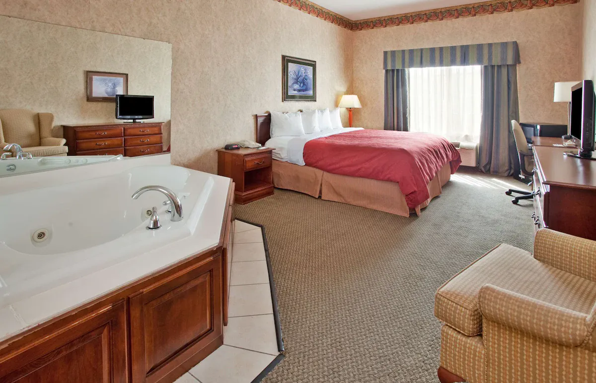 Image of Country Inn & Suites by Radisson, Somerset, KY with hot tub in room
