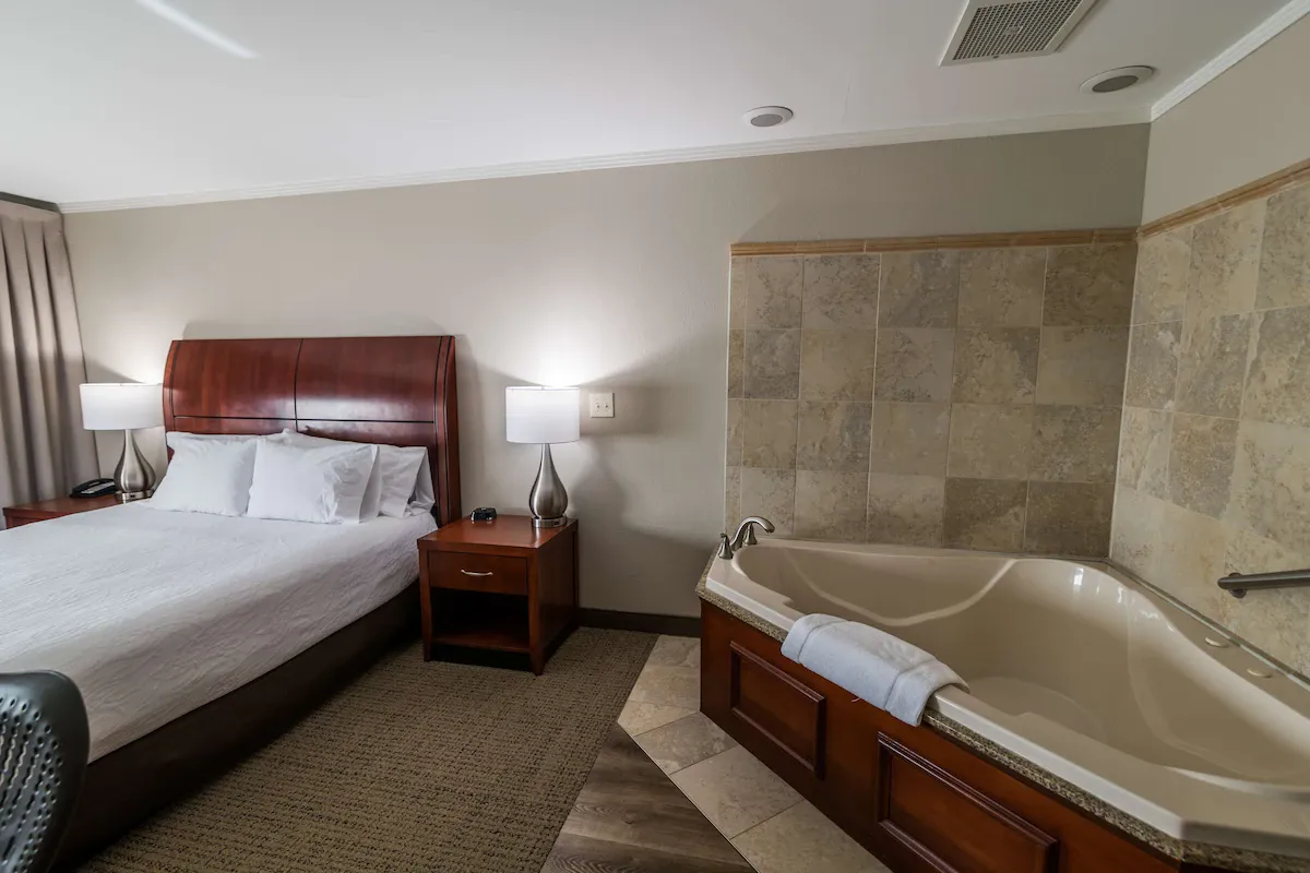 Image of Hilton Garden Inn Bowling Green with hot tub in room