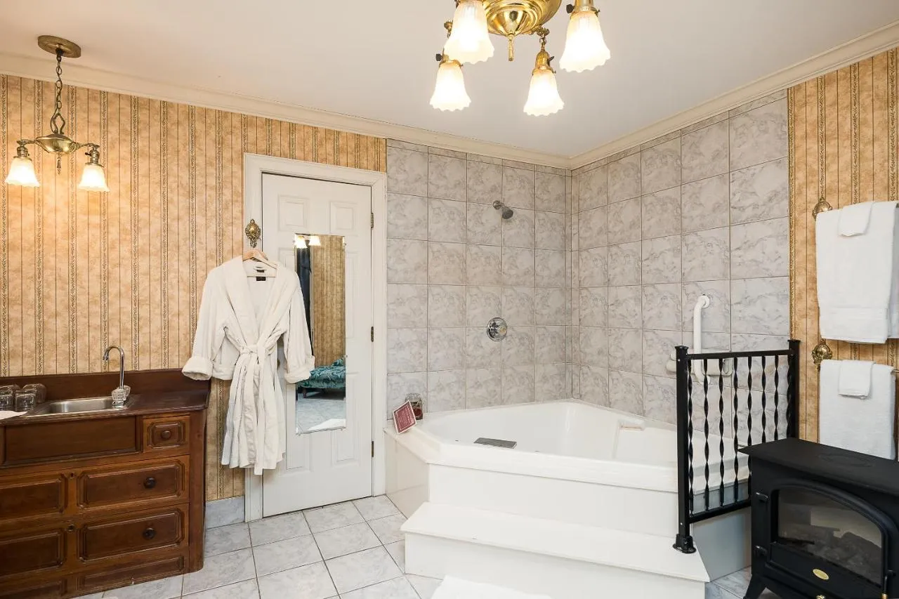 Image of Montgomery Inn BnB with hot tub in room