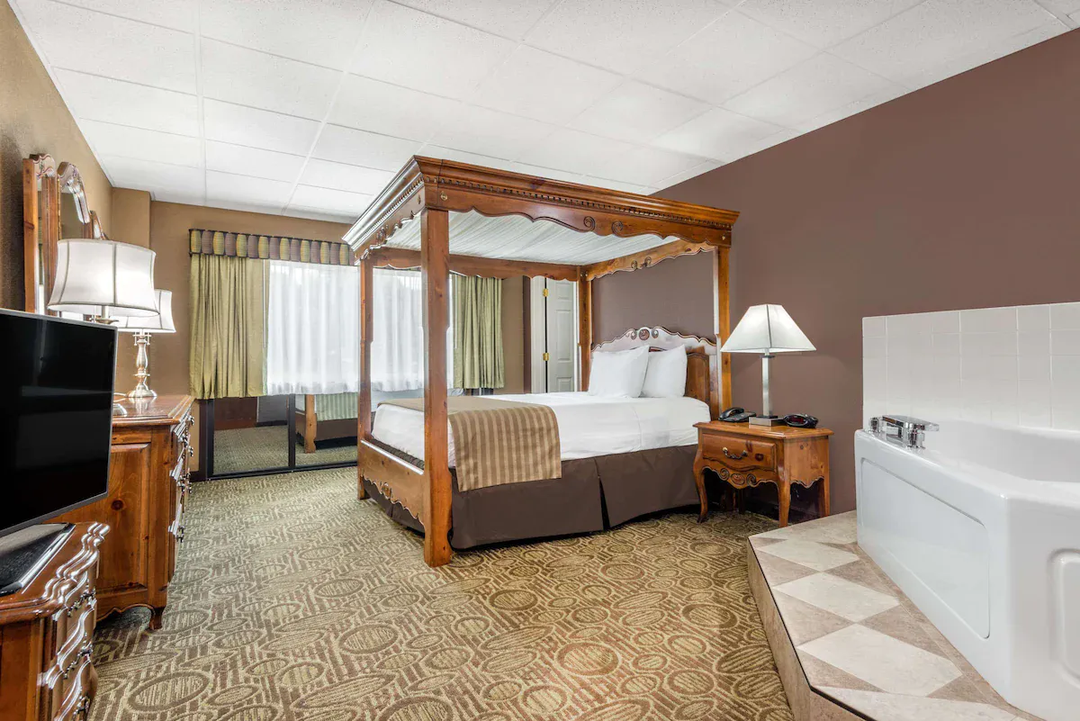Image of Ramada by Wyndham Paintsville Hotel & Conference Center with hot tub in room