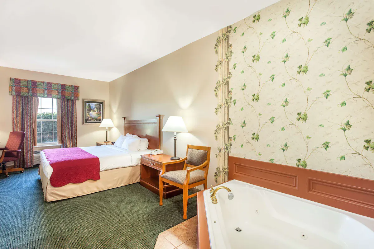 Image of Ramada by Wyndham Sparta At Speedway with hot tub in room