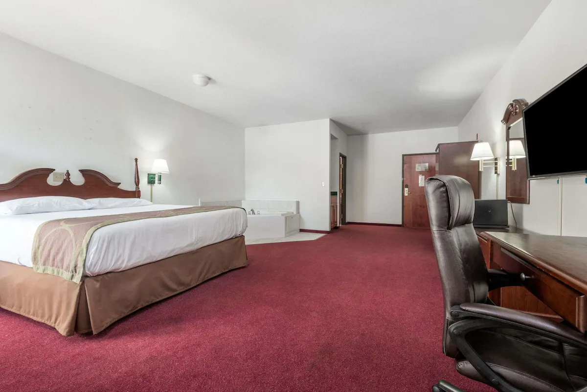 Image of Super 8 by Wyndham Grayson with hot tub in room