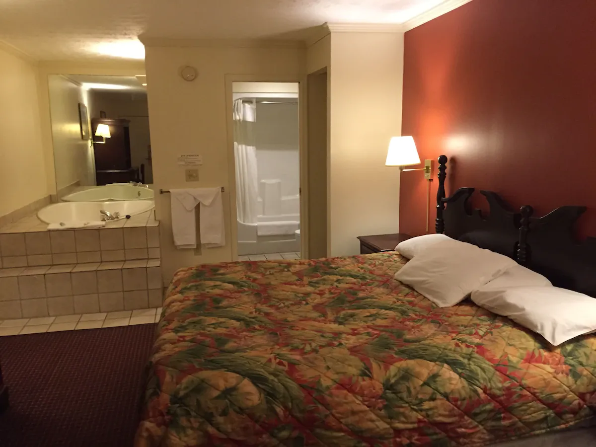 Image of Wildwood Inn with hot tub in room