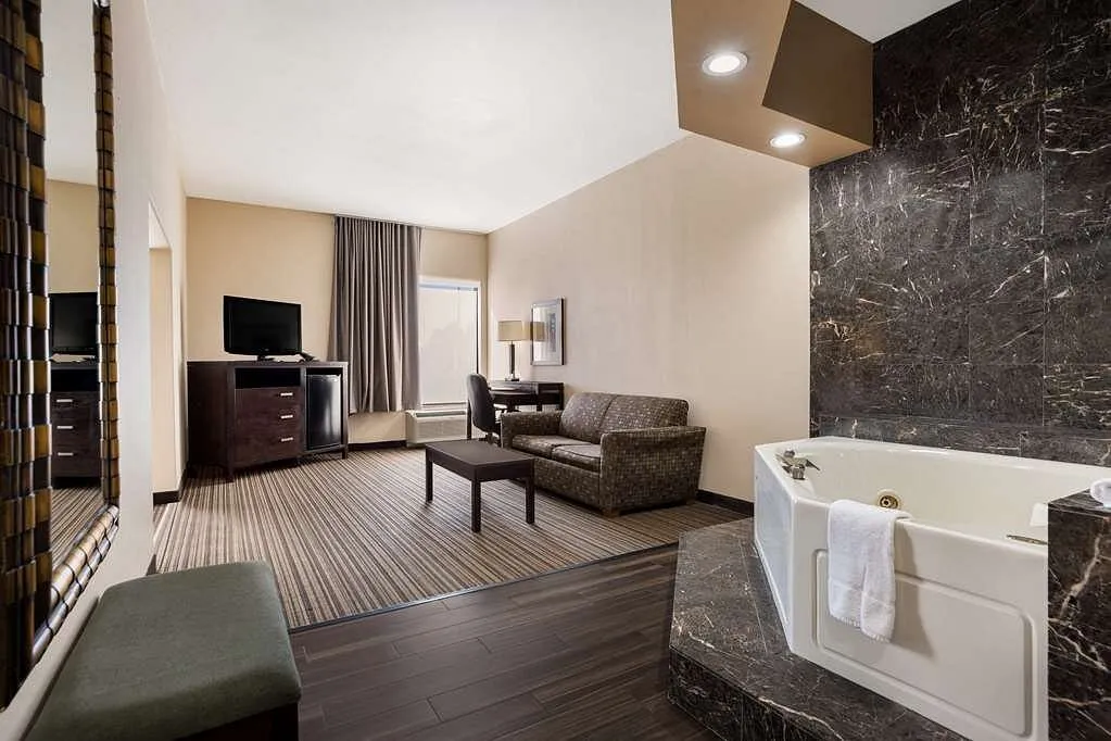Image of Best Western Houma Inn with hot tub in room