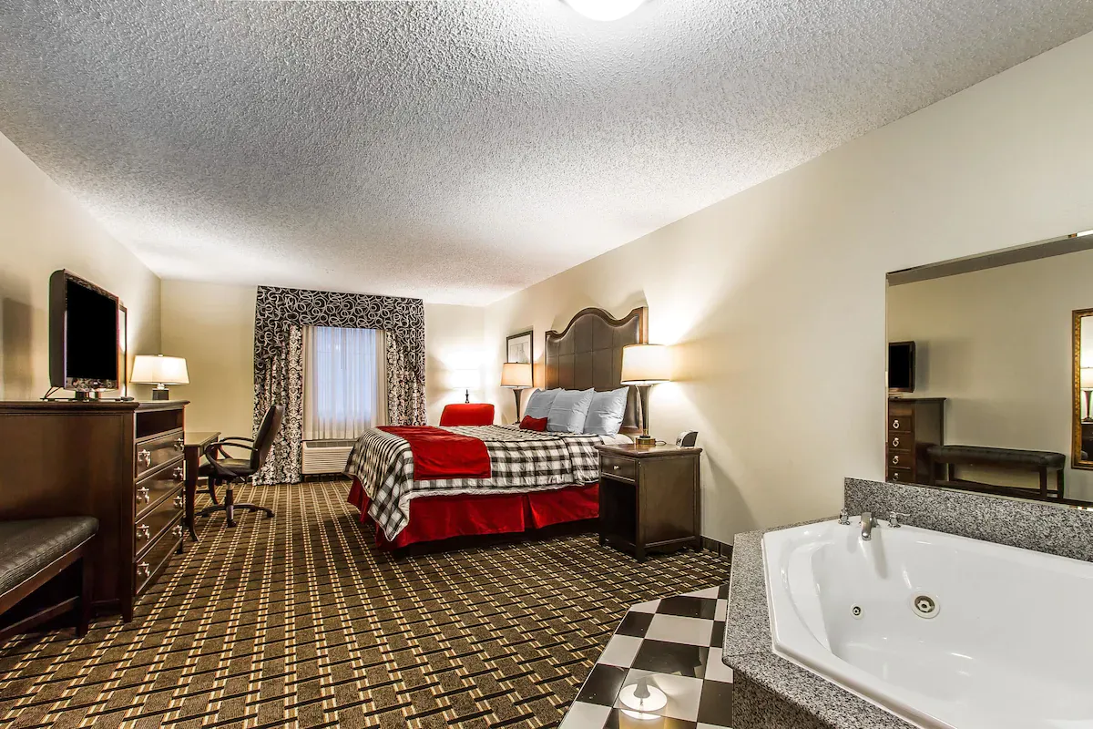 Image of Evangeline Downs Hotel, Ascend Hotel Collection with hot tub in room