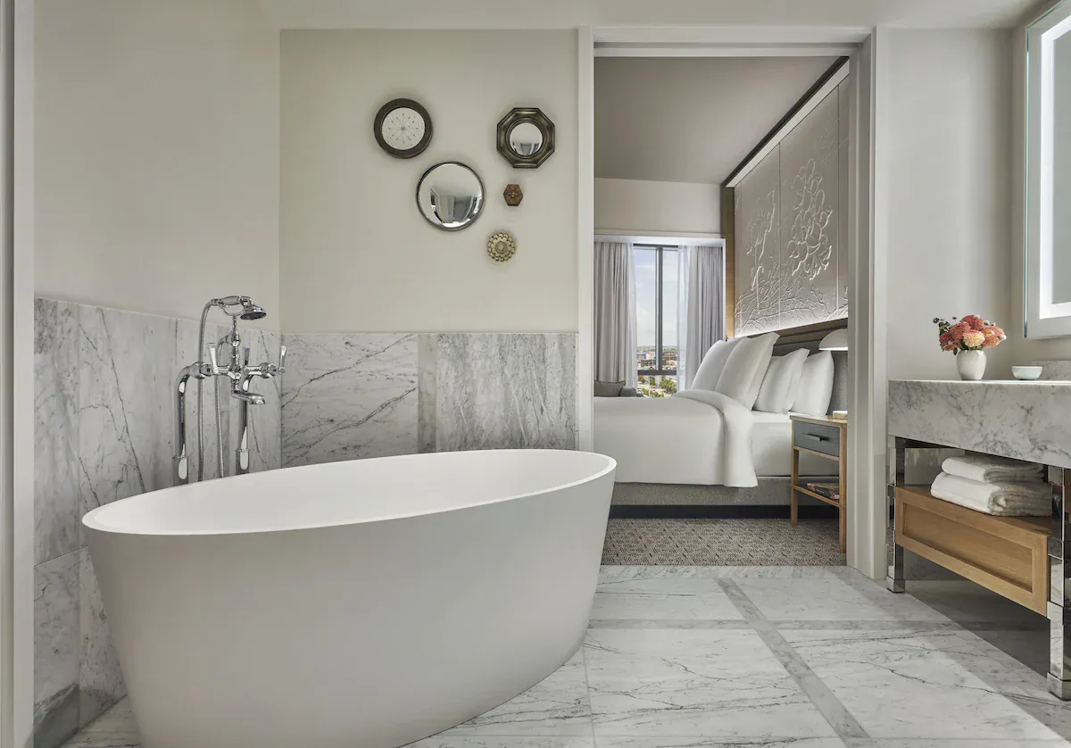 Image of Four Seasons Hotel New Orleans with hot tub in room