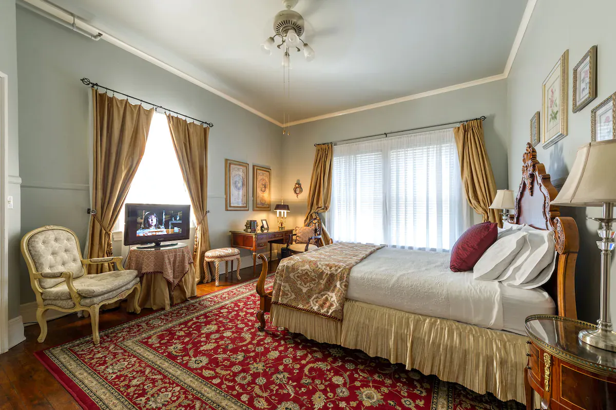 Image of Historic Michabelle Inn with hot tub in room
