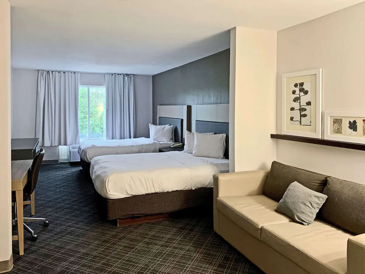 Image of Onyx Inn and Suites with hot tub in room