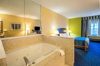 Image of Comfort Inn & Suites with hot tub in room