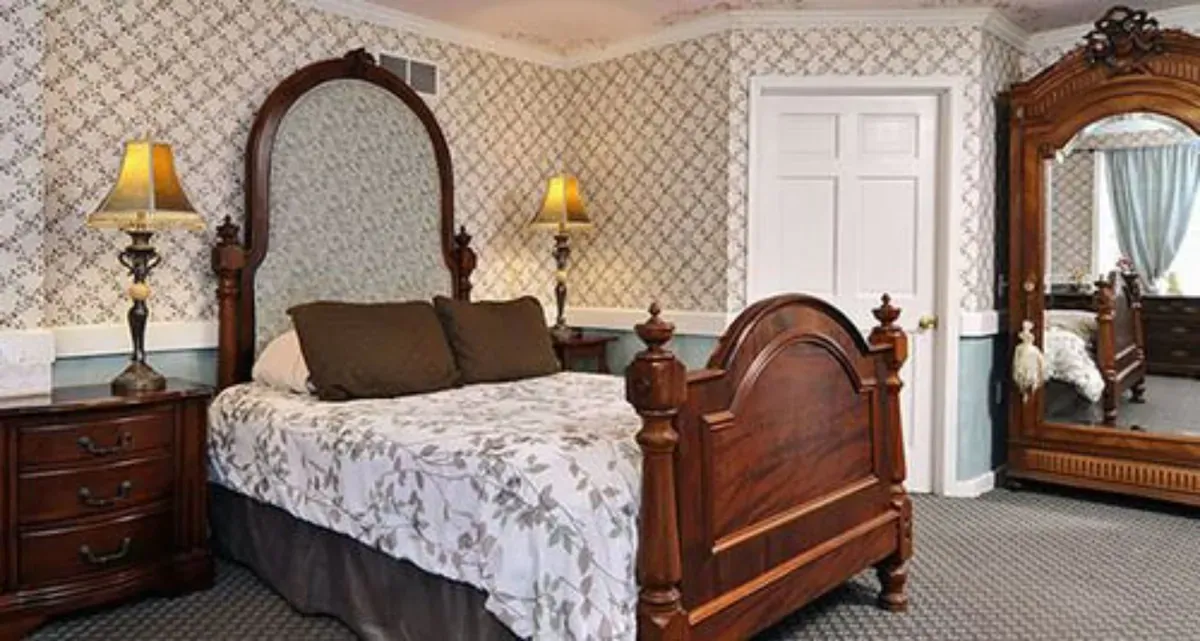 Image of Elk Forge Bed & Breakfast Inn with hot tub in room