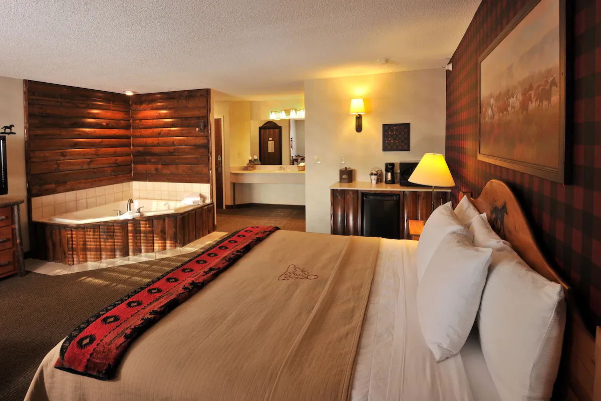 Image of Stoney Creek Hotel St. Joseph with hot tub in room