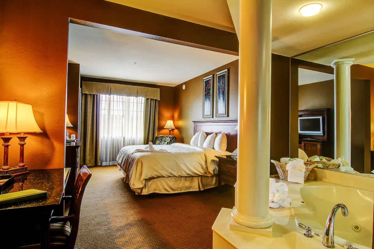 Image of The Wildwood Hotel with hot tub in room