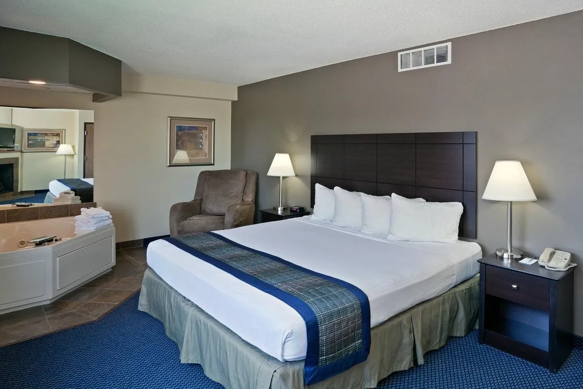 Image of AmericInn by Wyndham Lincoln South with hot tub in room